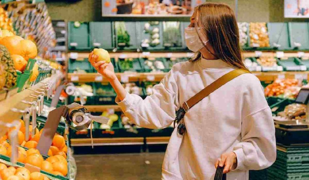 indícame el camino a la tienda de alimentos más cercana